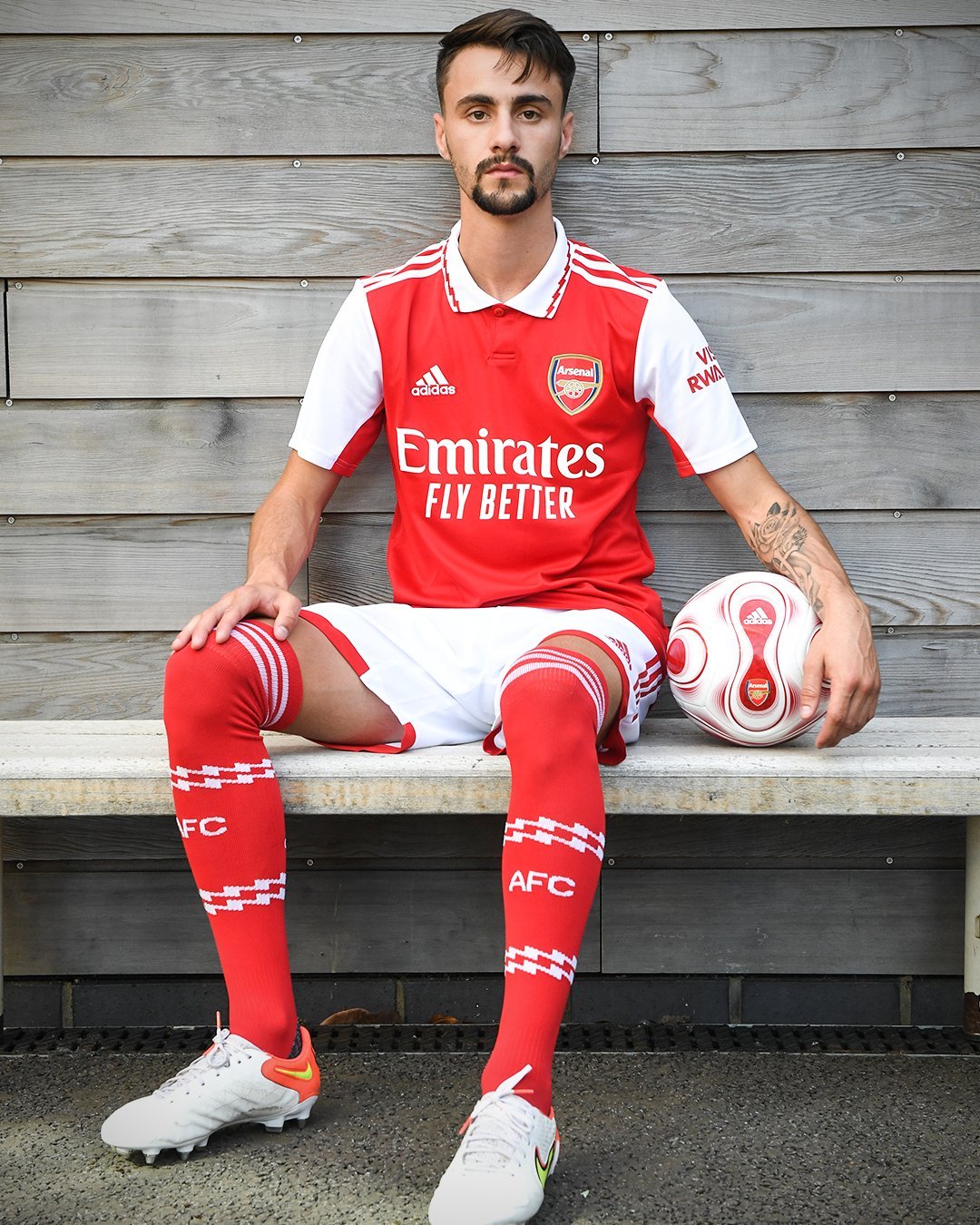 英雄联盟台服官网地址一览明尼苏达森林狼训练开放日，赛后豪取连胜引欢呼，英超在即，赛程密集仍需轮换的简单介绍