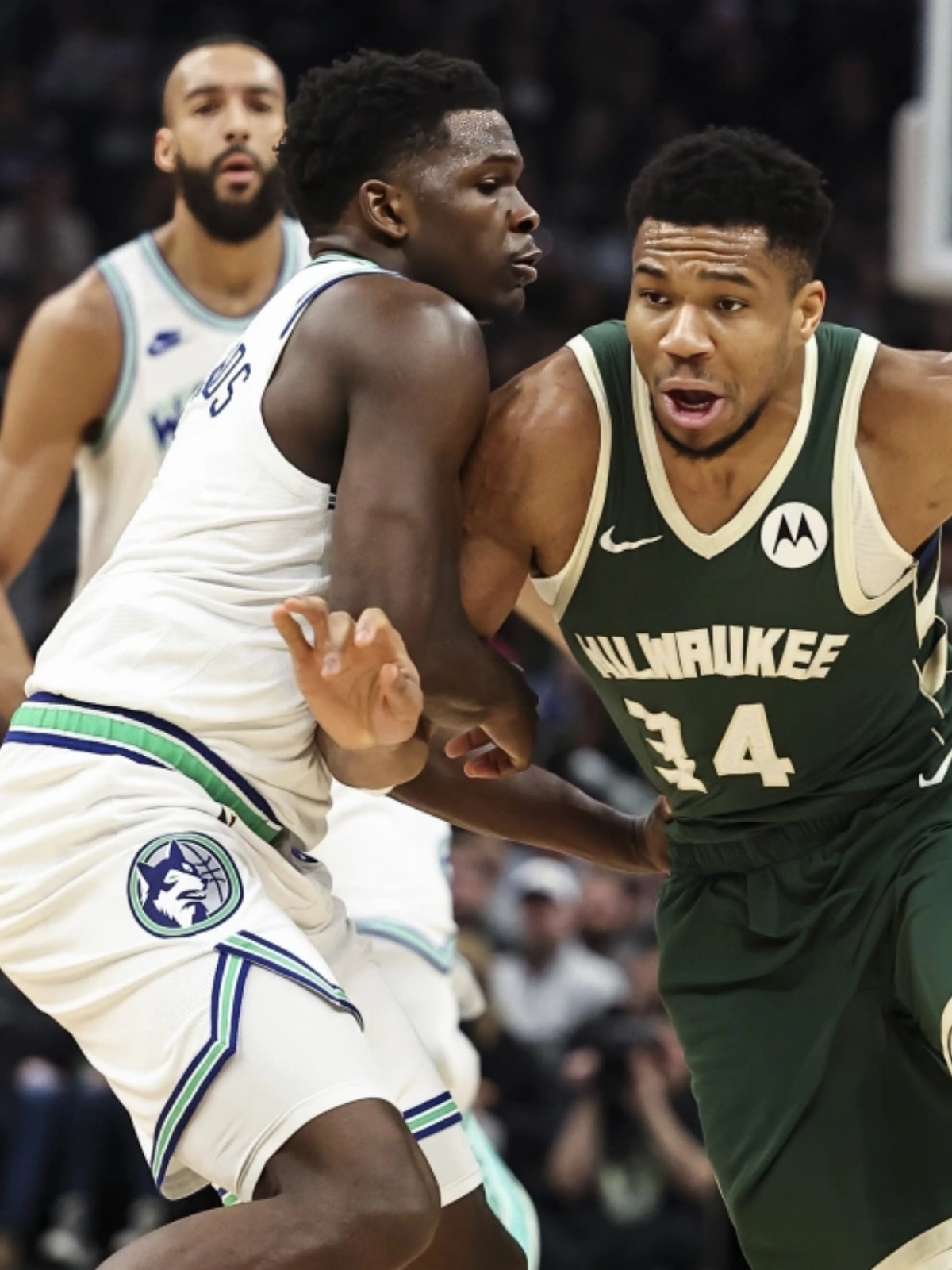 明尼苏达森林狼训练开放日，清晨主帅复盘引欢呼，NBA季后赛在即，高层口径保持一致的简单介绍