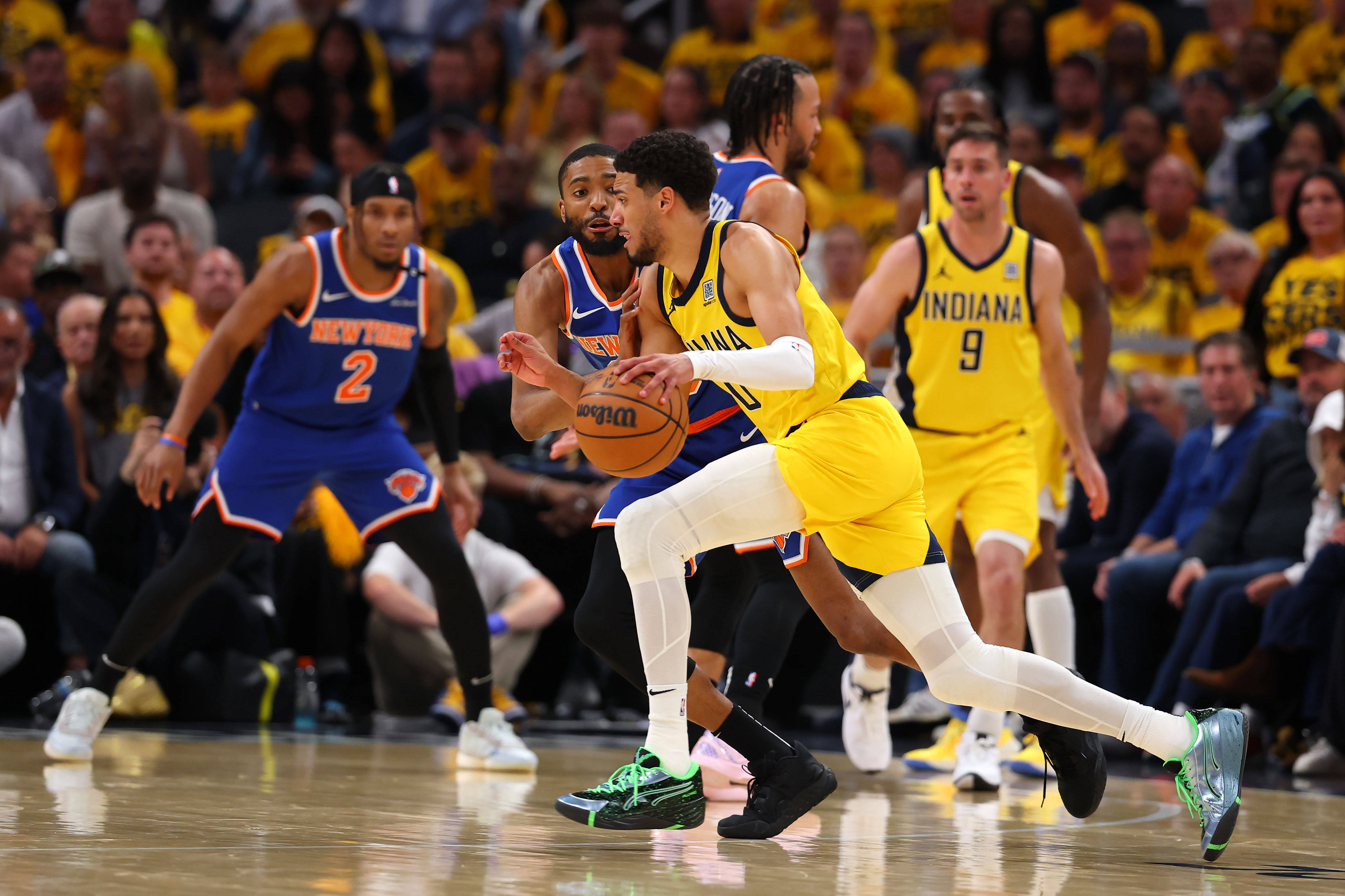 明尼苏达森林狼训练开放日，清晨主帅复盘引欢呼，NBA季后赛在即，高层口径保持一致的简单介绍